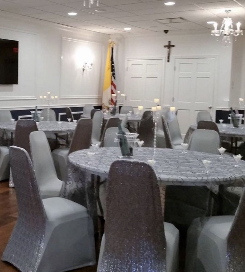 Lot Of 53x Silver Chair Covers With Matching 6x Silver Grey Round Sheer Table Covers $150