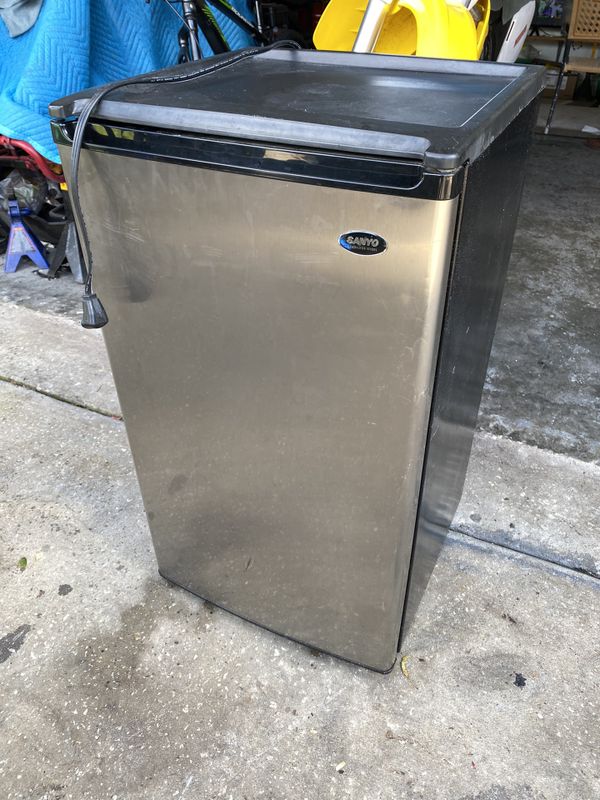 Sanyo Mini Fridge with Freezer for Sale in Deltona, FL OfferUp