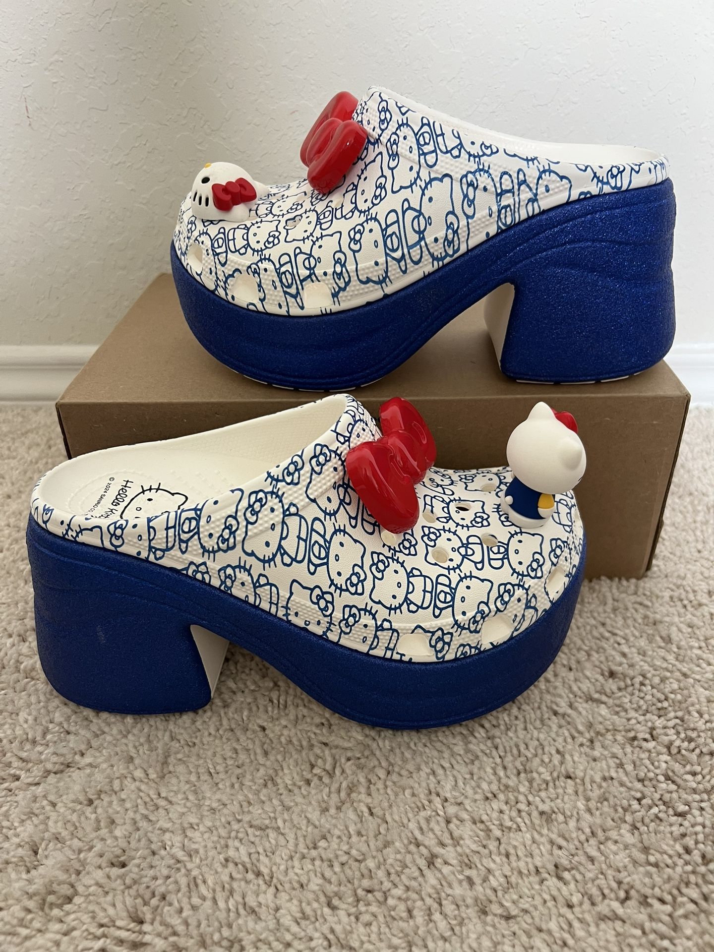 Crocs Sanrio Hello Kitty Platform Siren Clogs Red Bows Heels