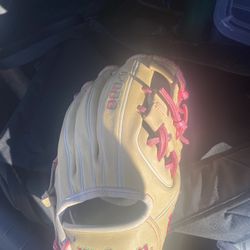 A2000 Baseball Glove 