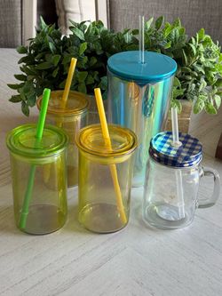 Assorted Drink Cups with Lids and Straws â Set of 5