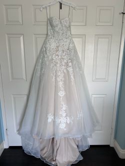 Wedding dress/brand new/Never used tag still on