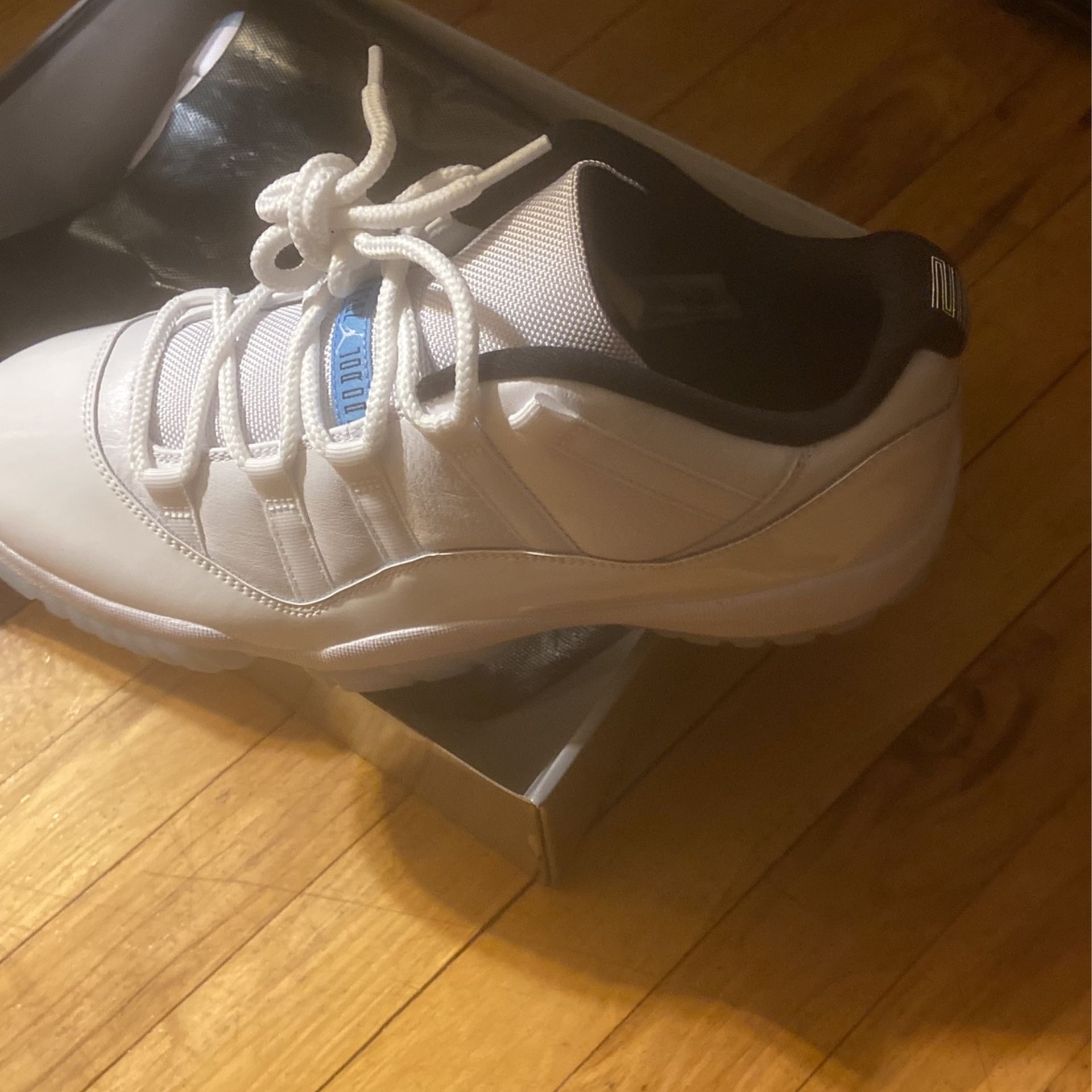 Jordan 11 Low Legend Blue Size 11