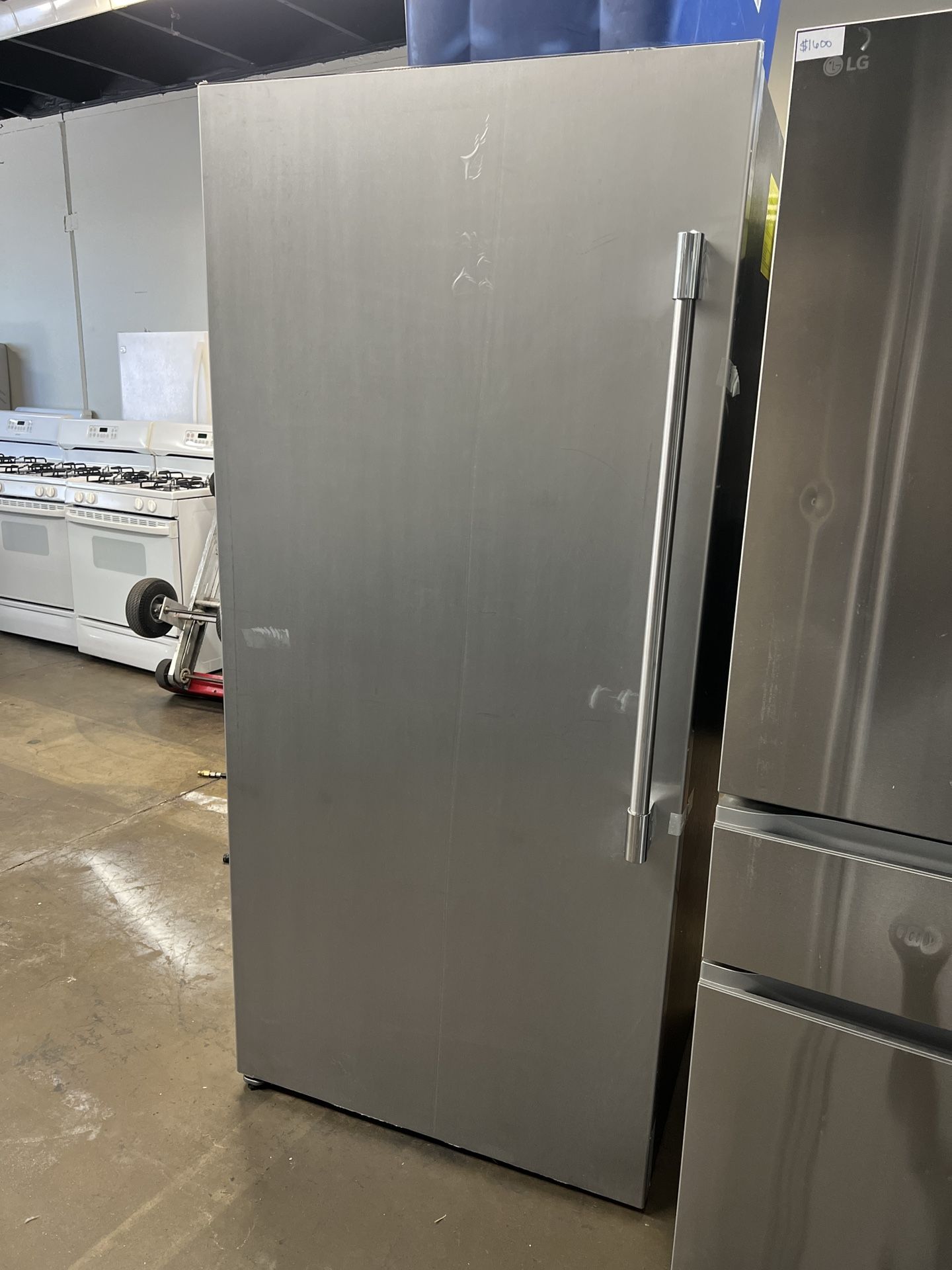 New Upright Freezer Frigidaire With Internal Ice Maker 
