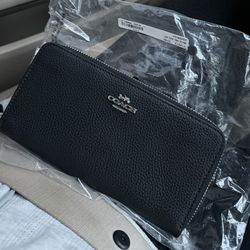 New coach wallet black pebbled leather accordion zip around