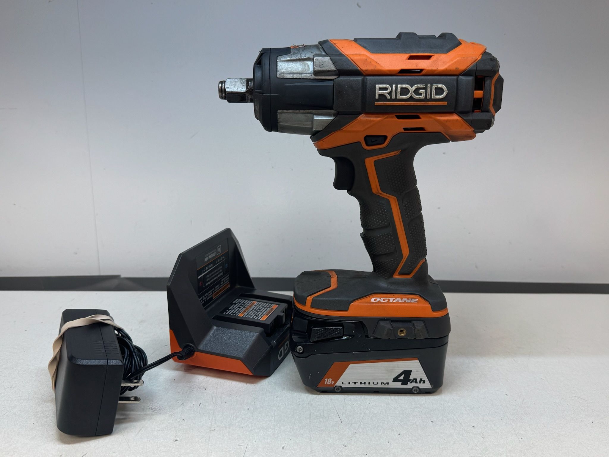 RIDGID R86011VN 18V Brushless 1/2" Impact Wrench w/4.0Ah Battery & Charger