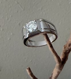 Anillo de Moissanita de 1.0 Ct Color D - Estilo Solitario Moderno (Talla 8) - Con Certificado GRA