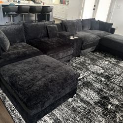 ✨ FOR SALE: Modern Black Sectional Sofa – $800 OBO ✨