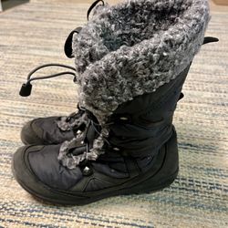 WOMEN’S COLUMBIA SNOW BOOTS SIZE 10.5