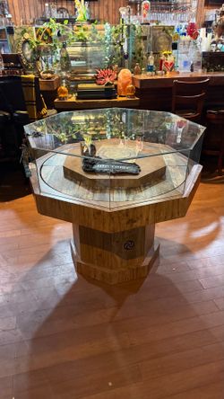 Display case glass with lock and key