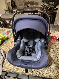 Nuna Infant Carseat