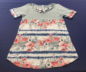 Women’s Floral Shirt/ Blusa Floral para Mujer