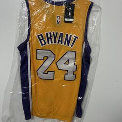 Lakers Kobe Bryant #24 yellow Medium New