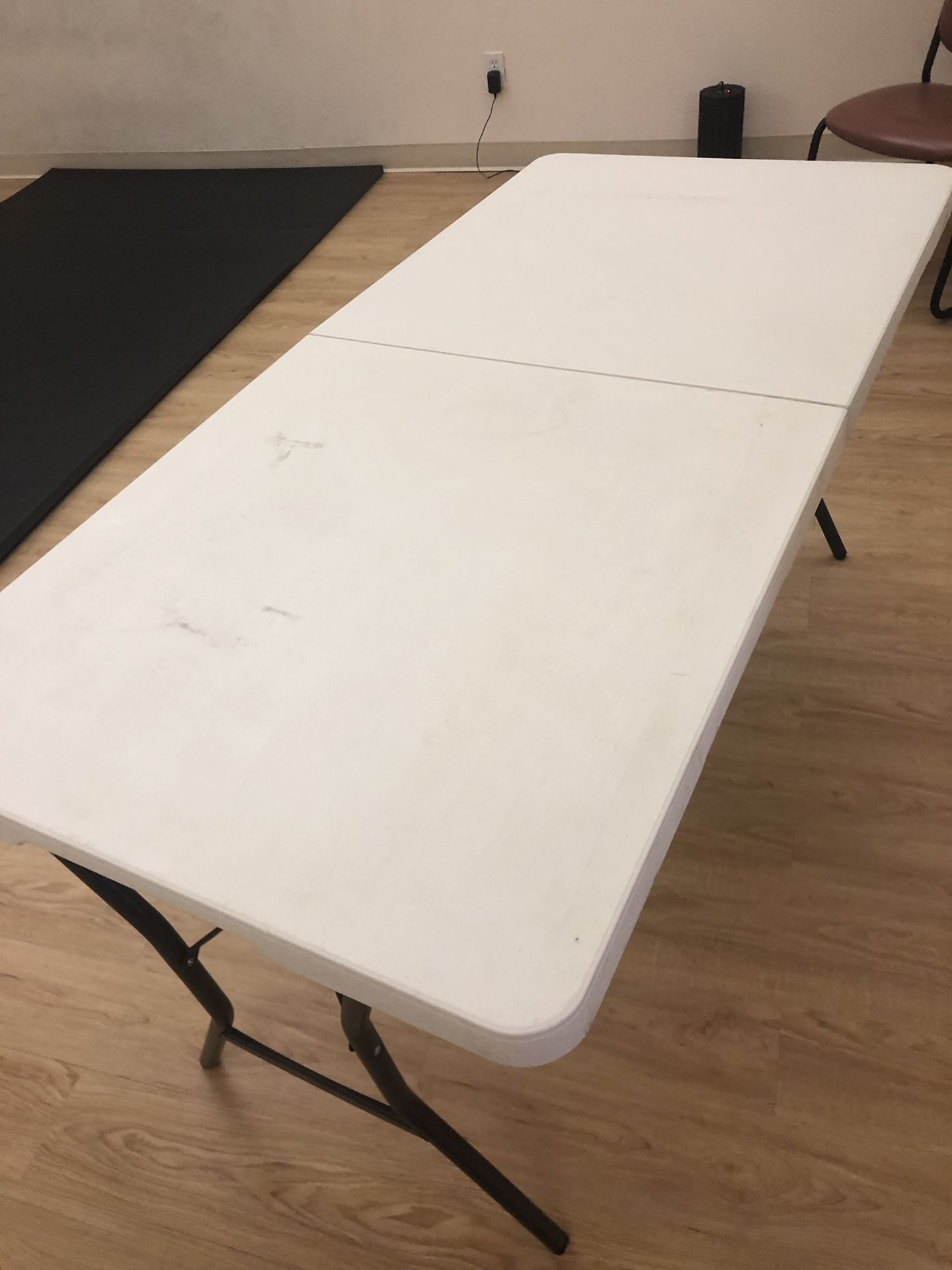 2 pieces of Folding table outdoor.