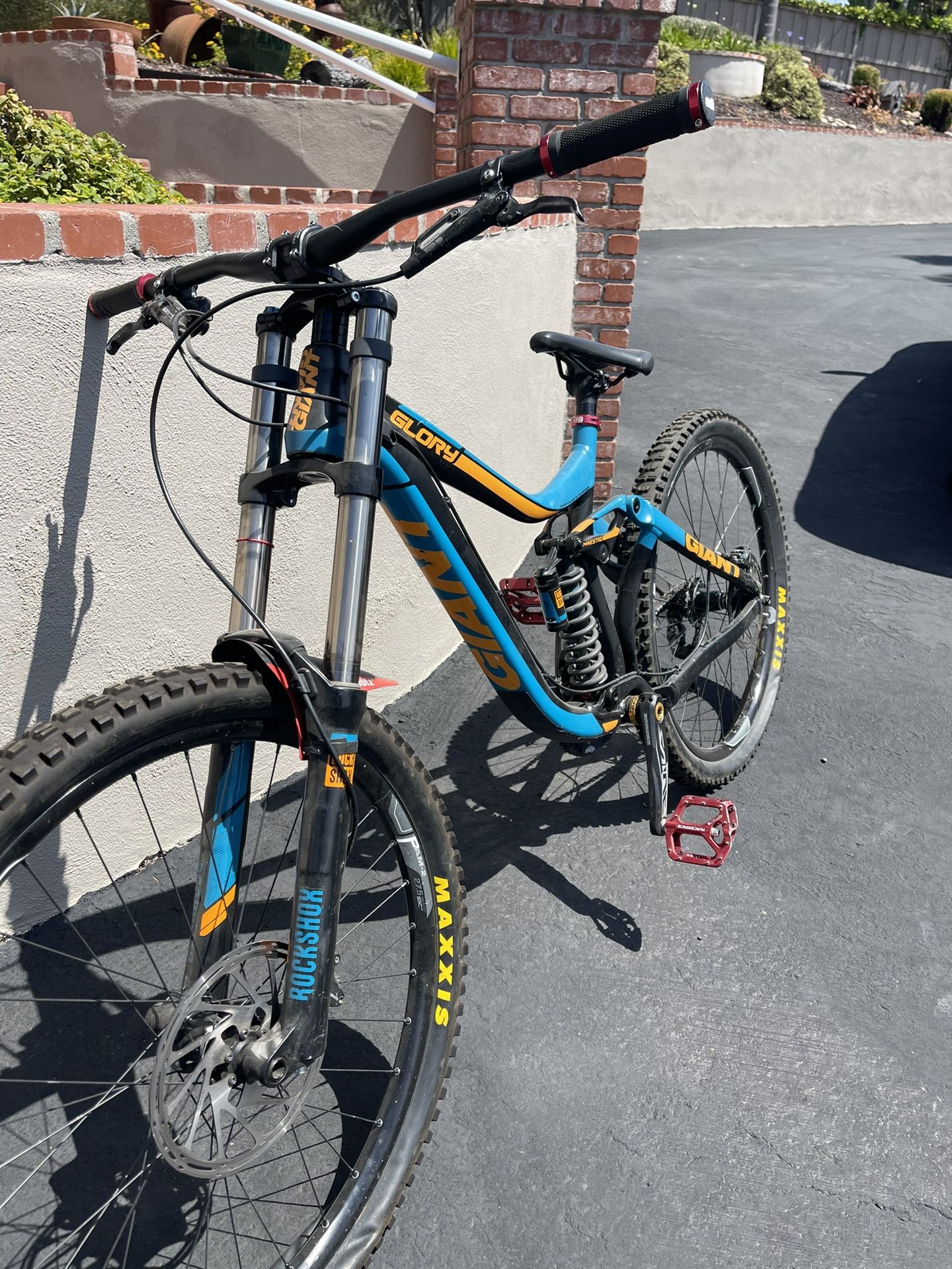 2017 Giant Glory 2 Downhill Bike - Medium Frame - 27.5 Wheels - Upgrades