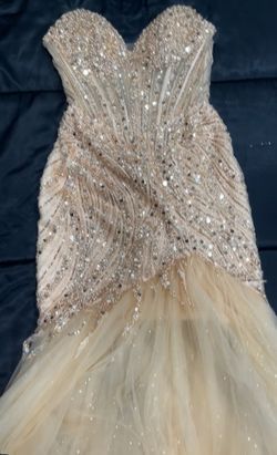 (Ladivine by cinderella divine) Gold prom dress (never worn didnt go to prom after all) size 4
