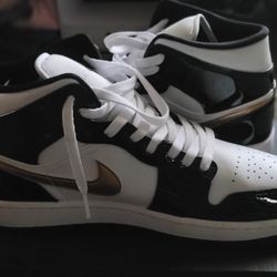 Air Jordan 1s Gold Black white 10.5 Mens