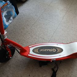 ELECTRIC RAZOR SCOOTER, FAIR MOVEMENT, CHARGER ONLY PICK UP