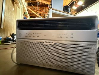 Toshiba air conditioner (like brand new)