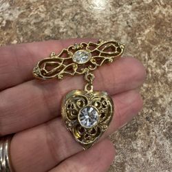Vintage Heart Brooch Locket Shipping Available 