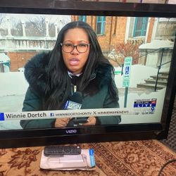 Vizio E370VL TV, with dolby digital sound 