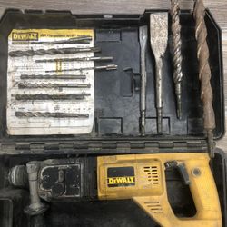 DEWALT HAMMER DRILL WITH DRILL BITS AND BLADES  WORKS GREAT