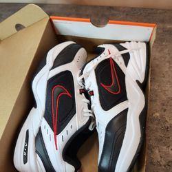 Nike Air Monarch Size 9.5 4E Wide