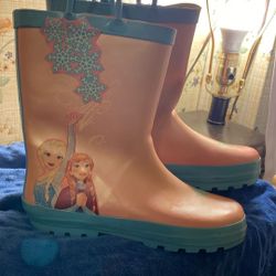 Elsa And Anna Rainboat