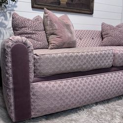 Vintage Pink Tufted Sofa – Hollywood Regency / Cottage Style