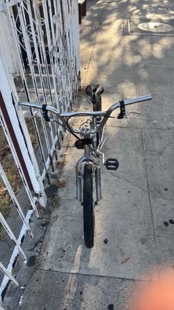 schwinn bike 16 or like 20 inch maybe