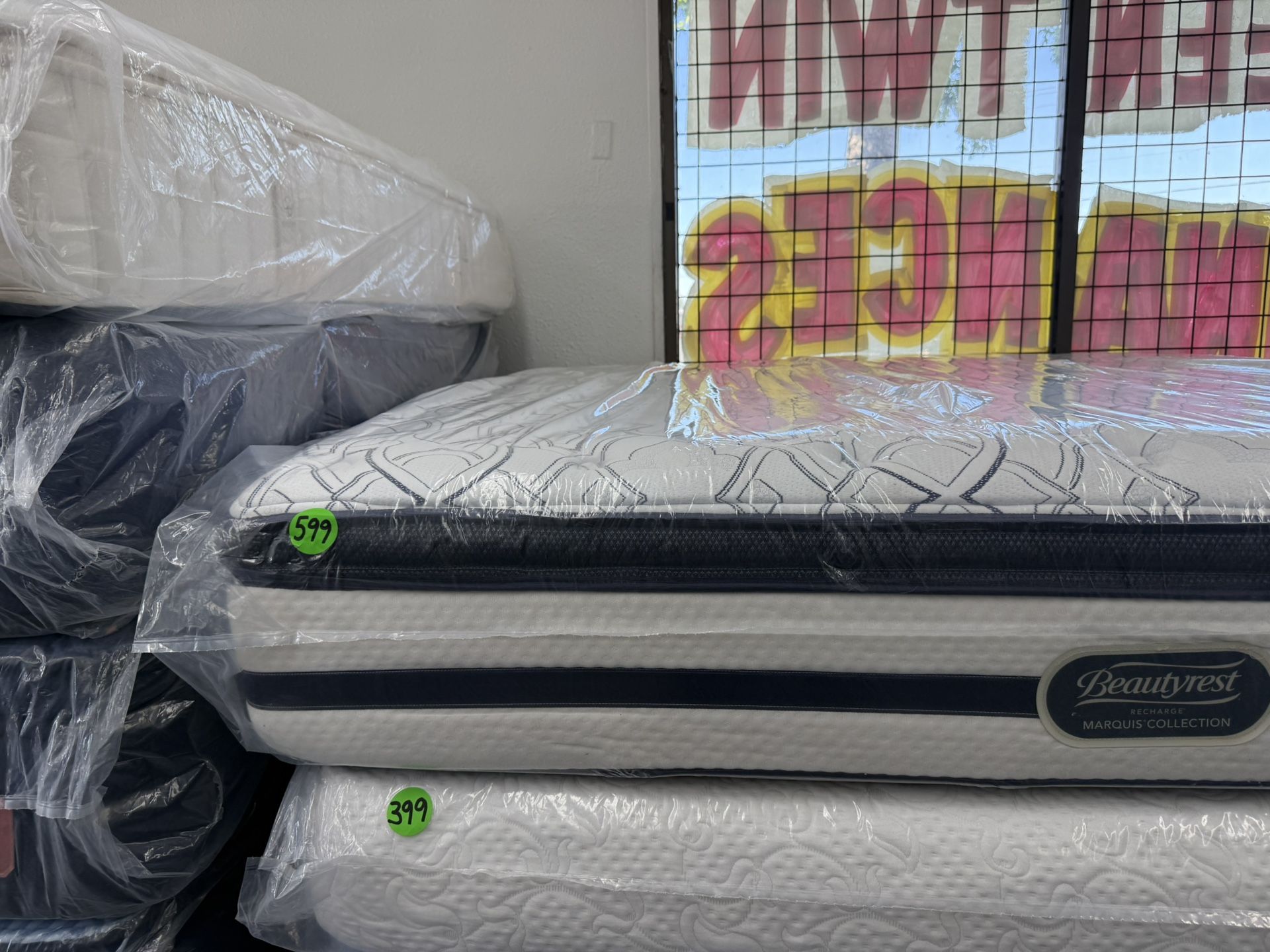 KING SIZE SIMMONS BEAUTYREST RECHARGE PILLOW TOP MATTRESS & BOX SPRINGS BED SET