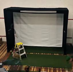 Simbox enclosure for golf simulator