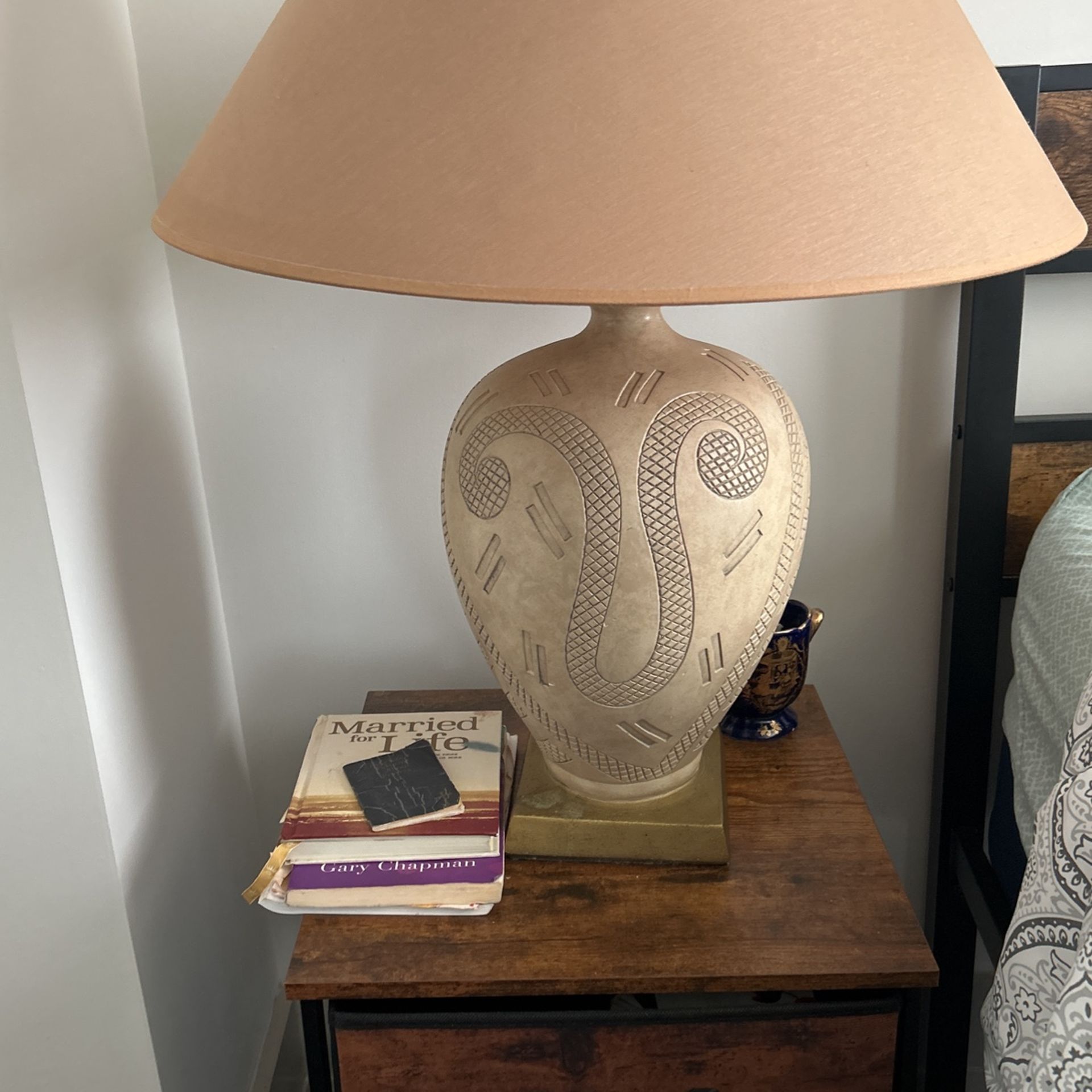A set of 2 lamps touch of Elegance