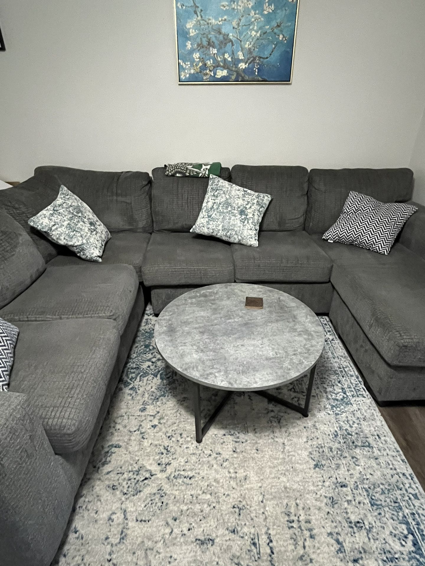 GREY SECTIONAL COUCH