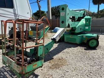 JLG 40E - 40-foot Electric Articulating Boom Lift