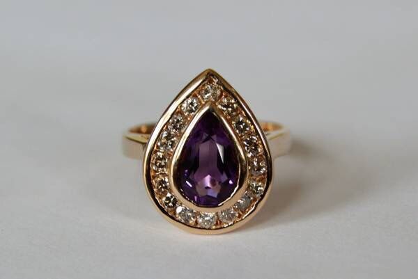 Beautiful amethyst & diamond ring with appraisal