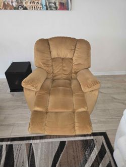 ✨ La-Z-Boy Manual Recliner – Ultra Plush & Cozy – Excellent Condition! ✨