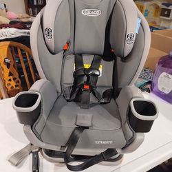 Graco Extend2Fit carseat