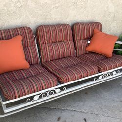 VNTAGE WROUGHT IRON SWING 3 SEAT BENCH AMAZING GREAT CONDITION CUSHION IN GREAT CONDITION PICK UP SYLMAR