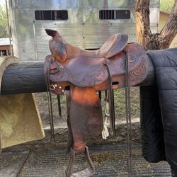 Broken Horn Western Saddle