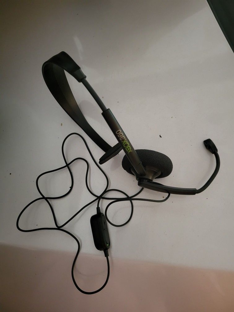 Xbox 360 Headset Good Conditions And Works Good
