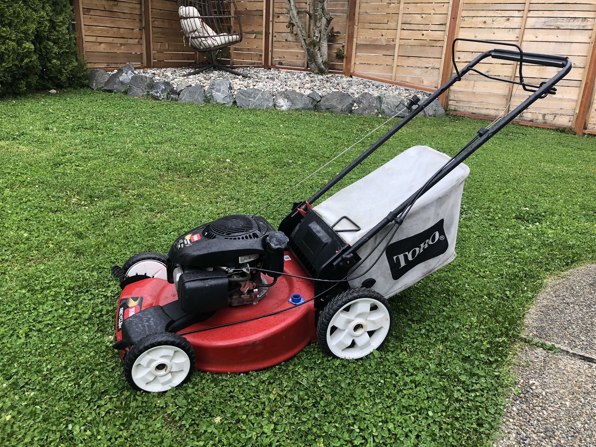Toro 149cc 22inch Gas SelfPropelled Lawn Mower for Sale in Edmonds, WA