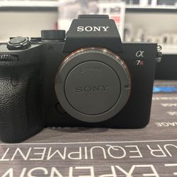 📷 Sony A7R IV – 61MP Full-Frame Monster 🔥