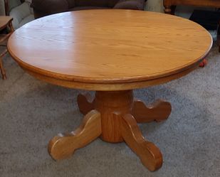 49" Across Pine Pedestal Table With 4 Chairs And Felt Cover 