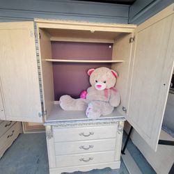 Beautiful Queen Bedroom Set 4 Peice