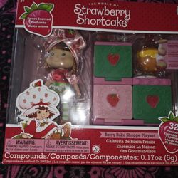 Strawberry Shortcake Doll Set