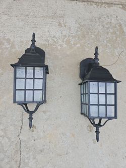 2 EXTERIOR LED WALL LIGHTS