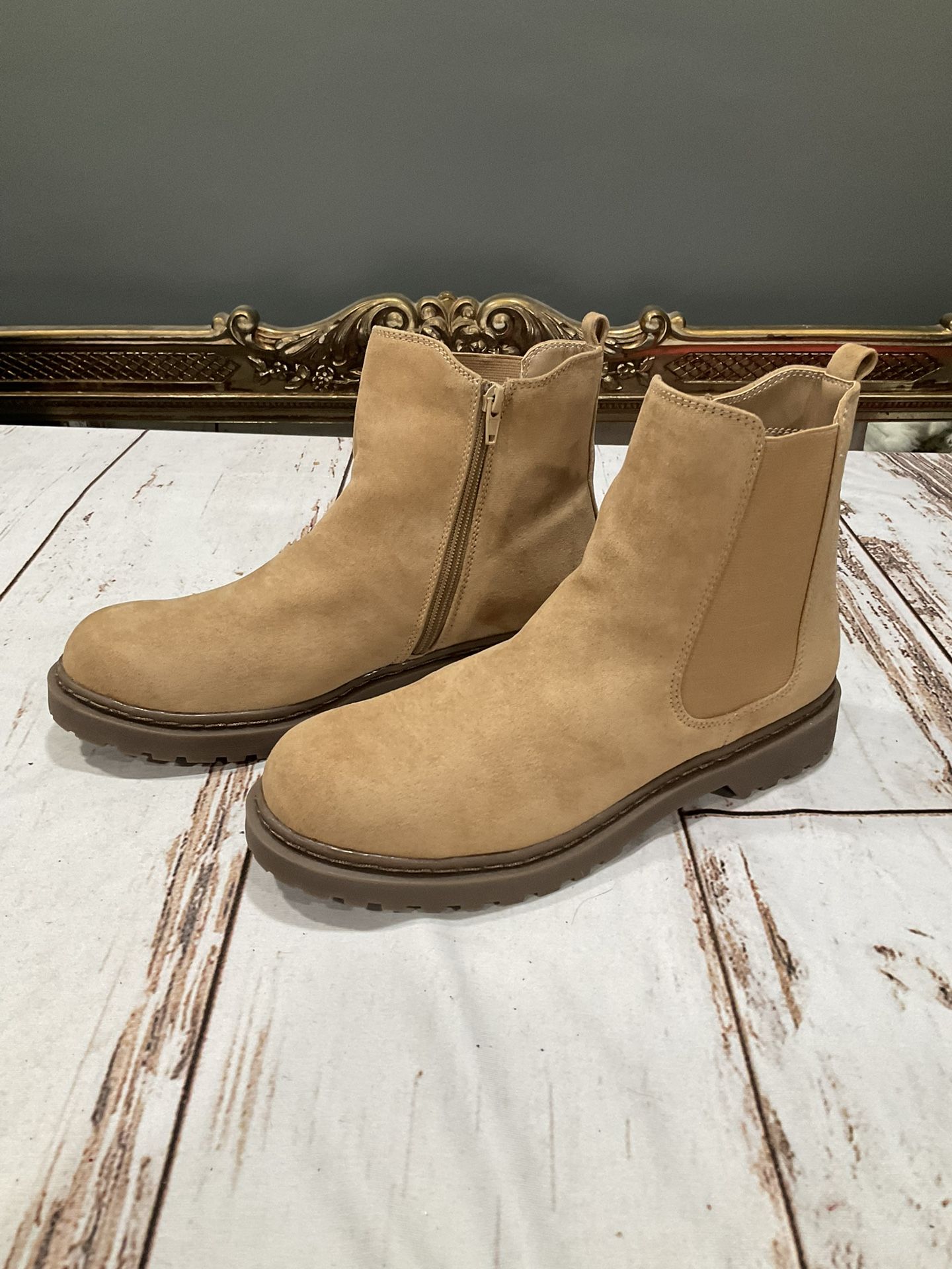 NWOT AMERICAN EAGLE ZIP UP ANKLE BOOTS