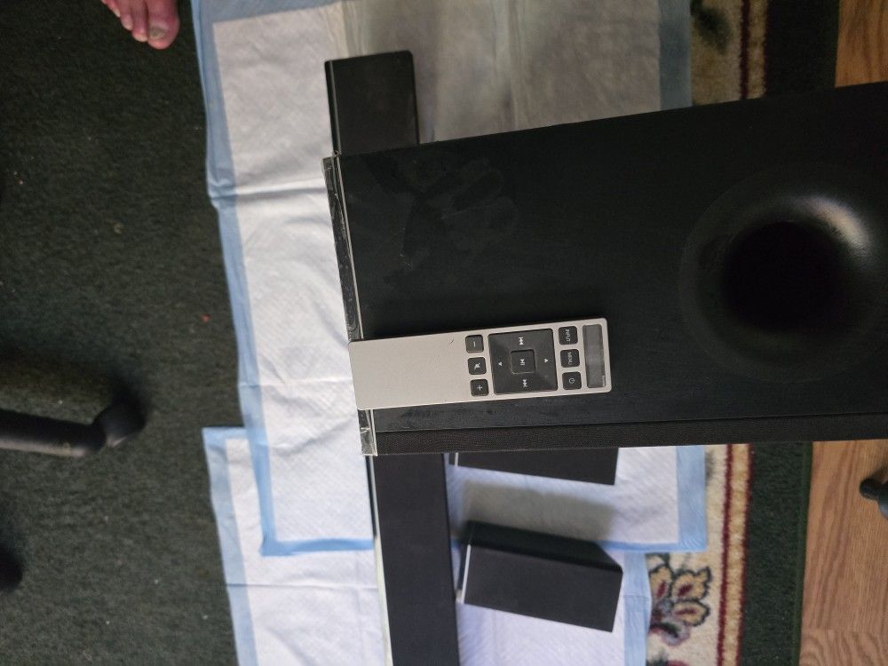 VIZIO Surround Sound-bar W Sub Woofer