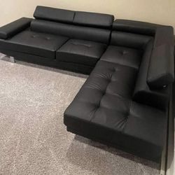 New 105x77 Sectional Couch / Free Delivery 